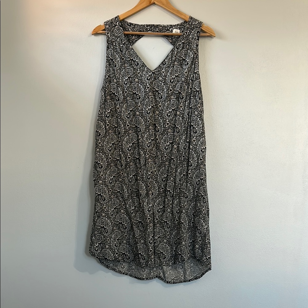 Black and White Sleeveless Sundress